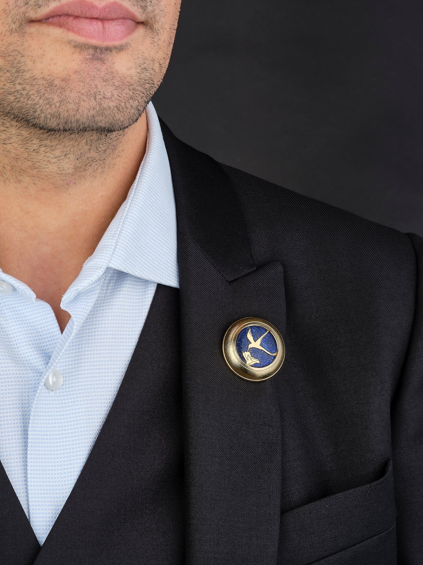 Broche "Beauté Péi" - Paille-en-queue/Lapis-lazuli